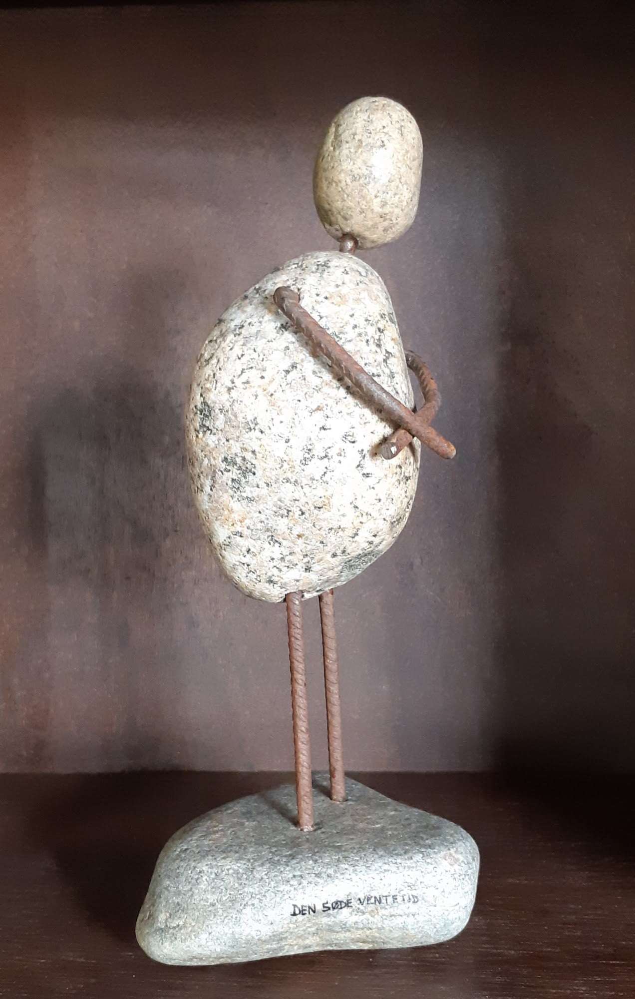 SOLSORT. højde ca. 12 cm
Pris kr. 425